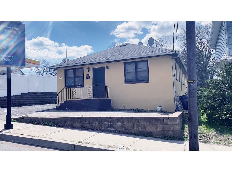 1st image of 401 W Essex St #1