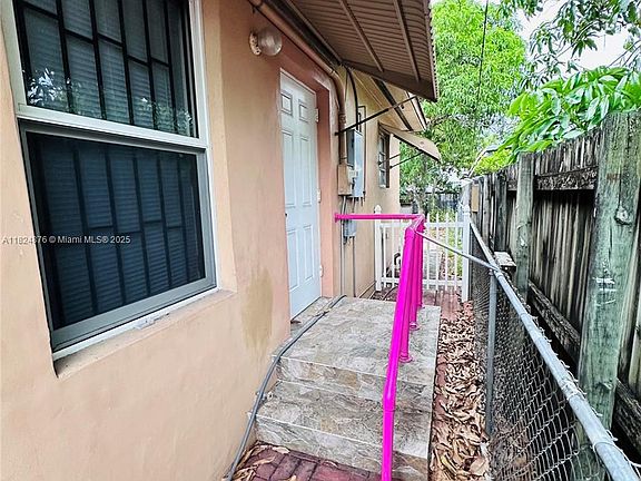 3rd image of 520 NW 23rd Ave