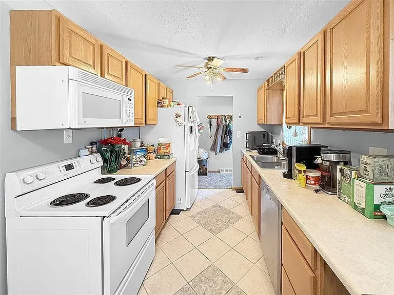 311 S Harrison Ave — Photo 4