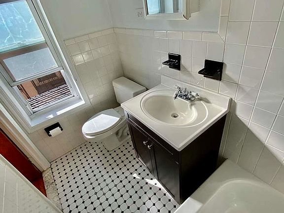 2nd image of 440 E 75th St #15S