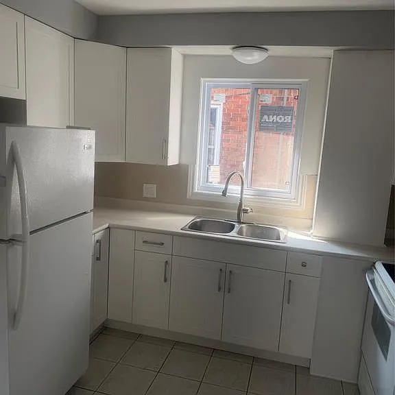 1536 Marentette Ave — Photo 10