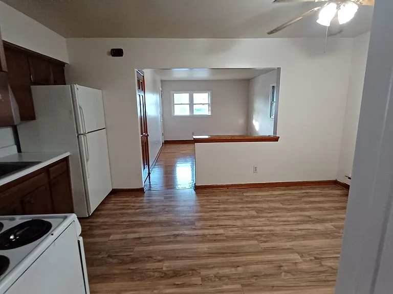 519-521 E Broad St — Photo 34