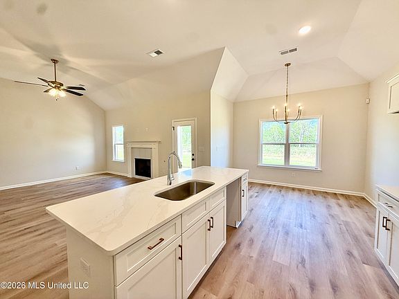 5th image of 1070 Great Glen Dr
