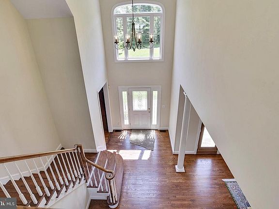 2nd image of 6710 Warwick Ln