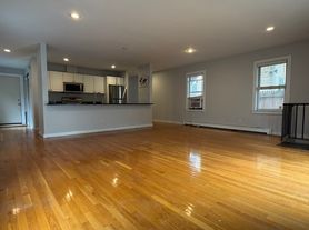 221 Charles St, Cambridge, MA