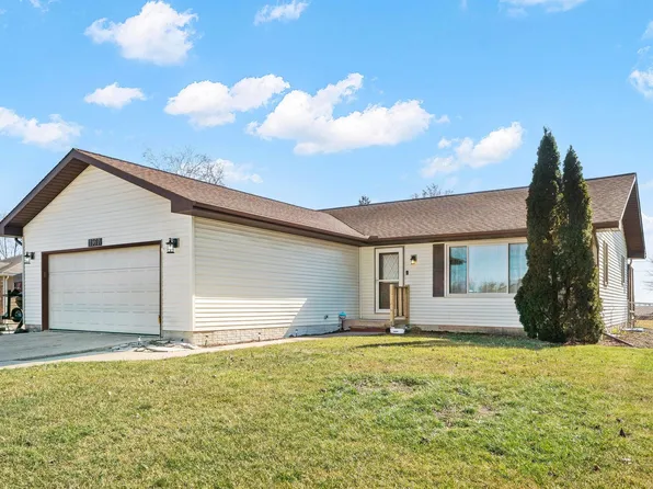 1967 Rosemary Cir, Sandwich, IL 60548