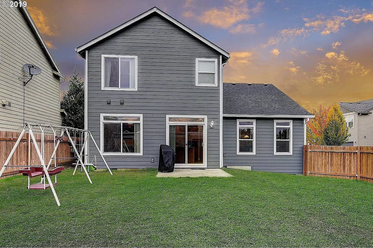 4 bed, 2.5 bath, 2355 sqft, $3,195 — Photo 3