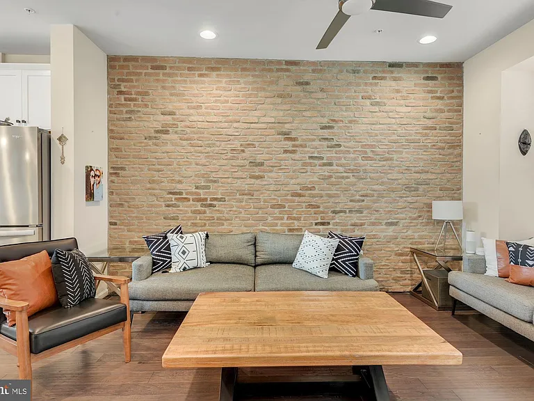 6106 Chronicle St — Photo 4