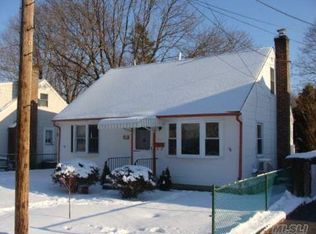 53 Caldwell St, Huntington Station, NY 11746