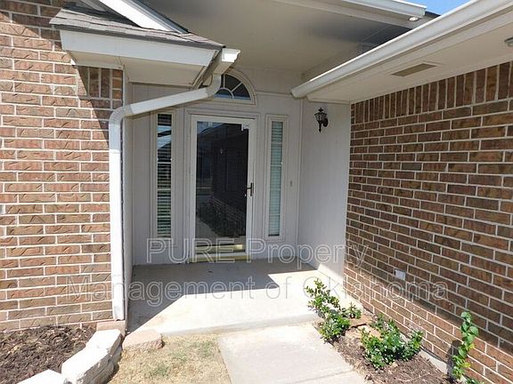 2nd image of 605 SW 156th St