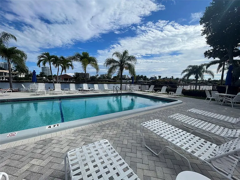 6339 Bay Club Dr #2 — Photo 36