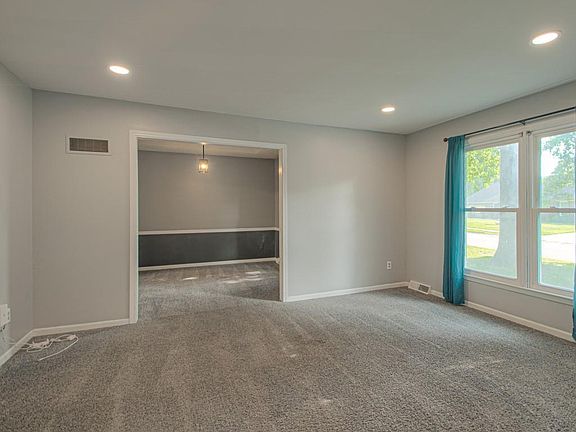 4th image of 406 Meadow Ln