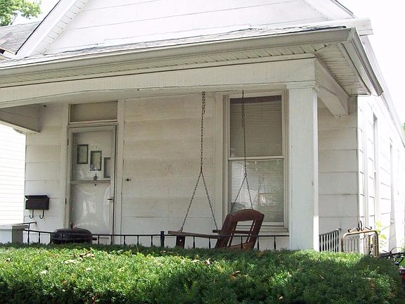 2nd image of 1808 E Spring St