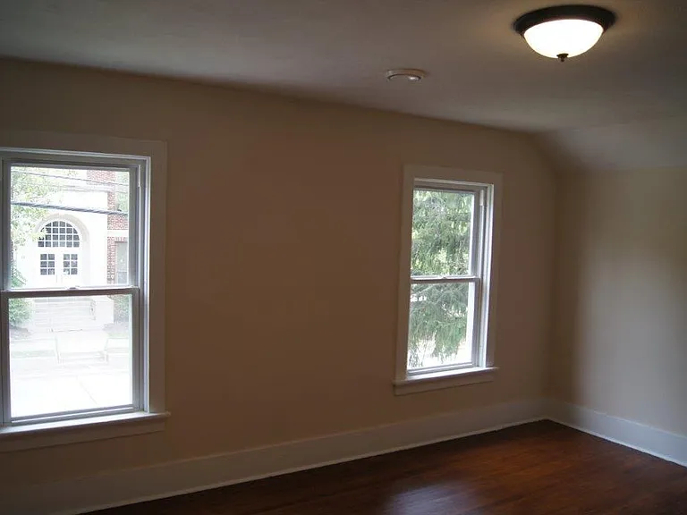 218 E Smith Rd — Photo 27