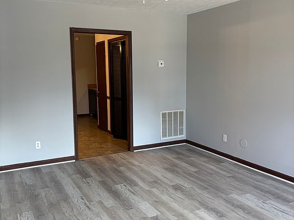 2nd image of 1048 Green Valley Dr NW