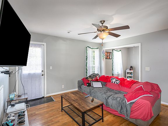 3rd image of 332 Donna Dr