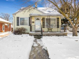 20204 Rosedale St, Saint Clair Shores, MI 48080