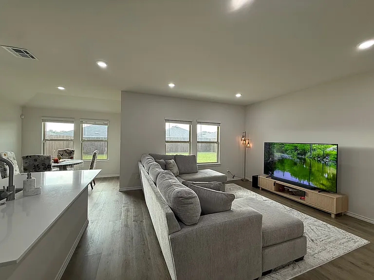 305 Charmed Way — Photo 8