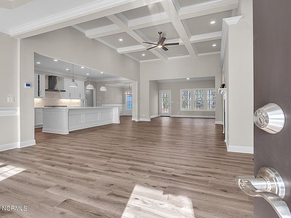 4th image of 714 Breezewood Drive SE