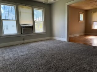 1712 S Pasfield St, Springfield, IL 62704