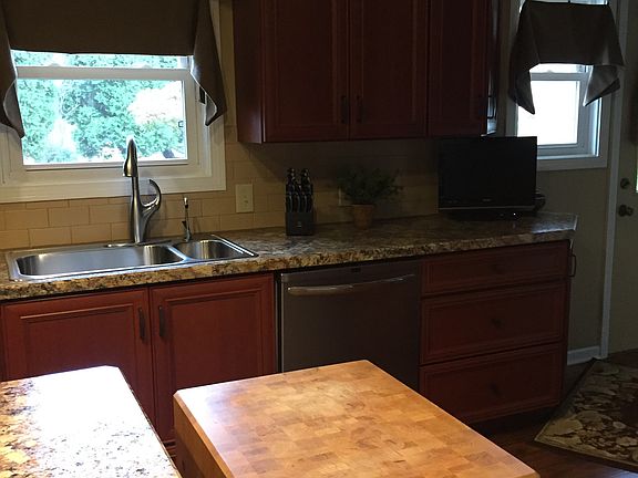 4th image of 50 Jamestown Ct