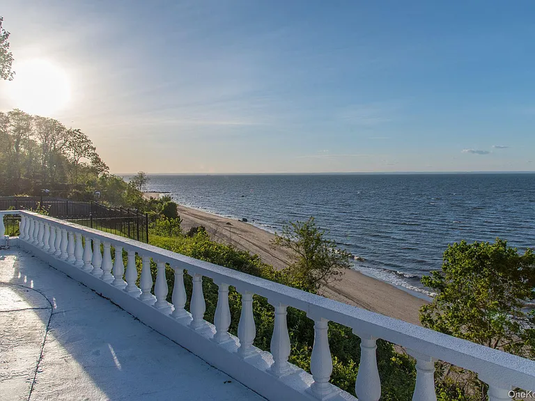 10 Beach Hill Dr — Photo 36