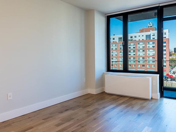4th image of 670 Pacific St #327