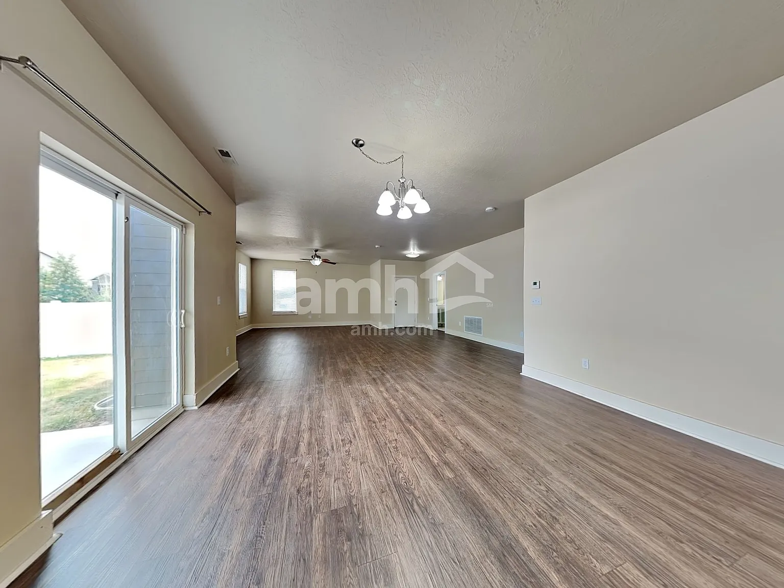 4 bed, 2.5 bath, 3004 sqft, $2,520 — Photo 4