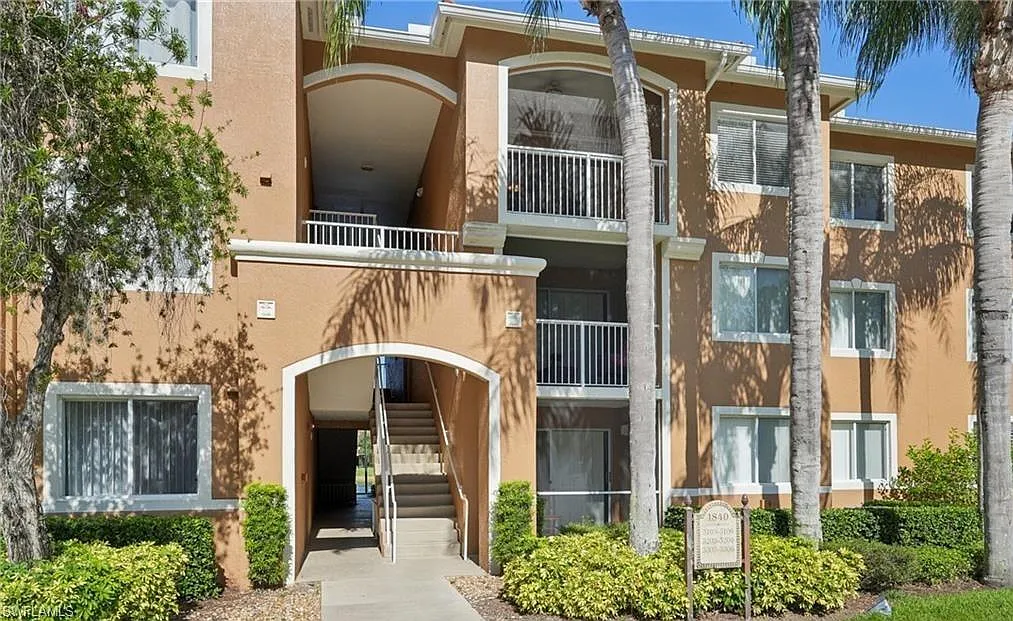 1 bed, 1.0 bath, 864 sqft, $1,750 — Photo 2