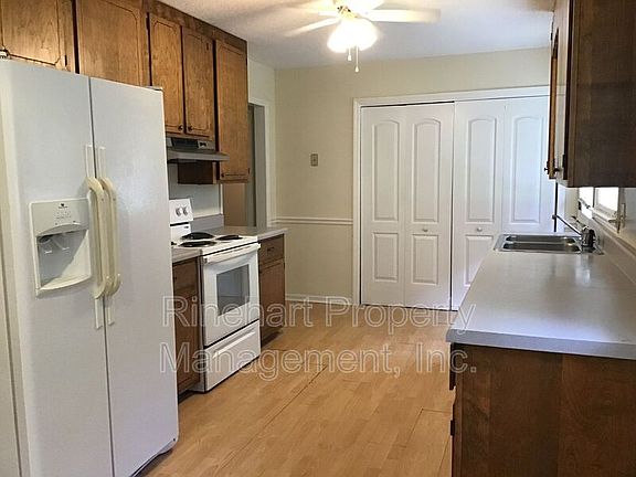 3rd image of 642 Willow St
