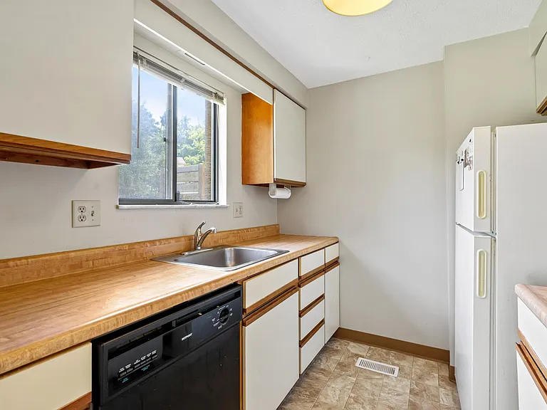 2851 Dolores Dr — Photo 10