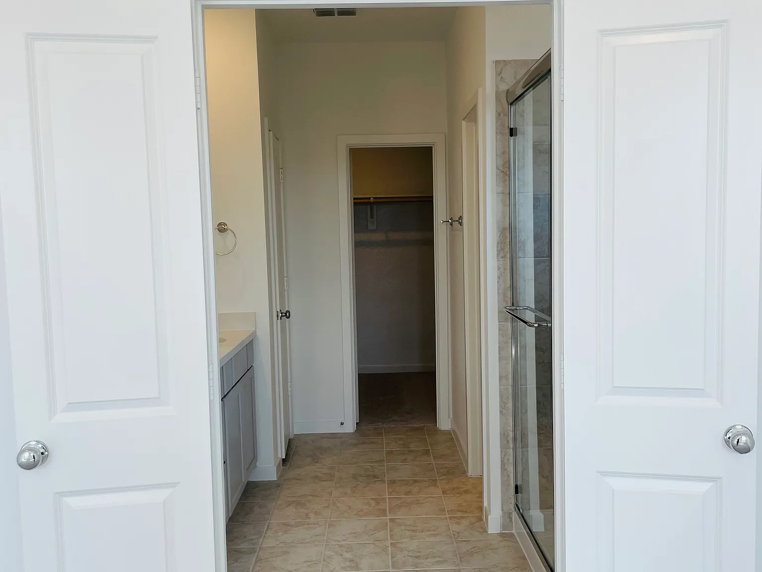 4 bed, 2514 sqft, $2,900 — Photo 2