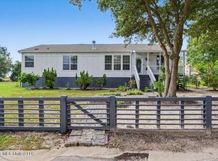 1514 Ellis St, Pass Christian, MS 39571