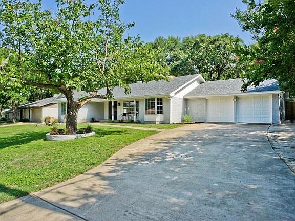 3rd image of 604 Annette Dr