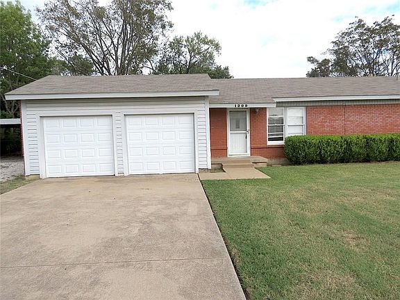 2nd image of 1209 Stuckert Dr