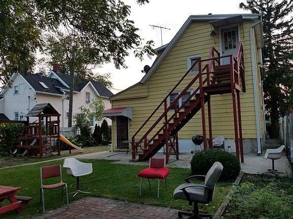 3rd image of 209 S Jackson St