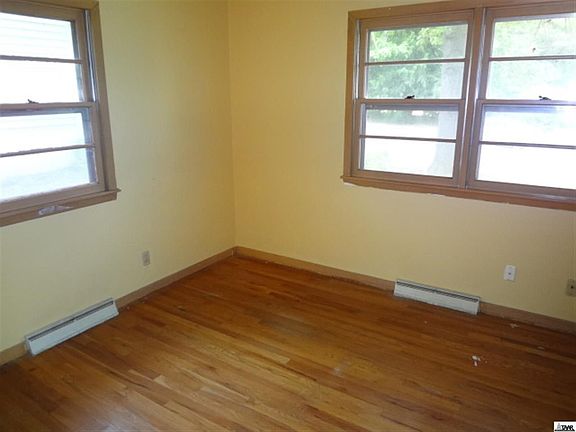 3rd image of 733 W Spruce St