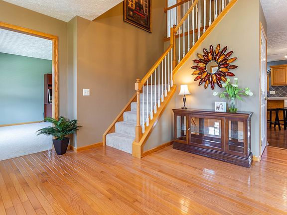 3rd image of 249 Ravenshollow Dr
