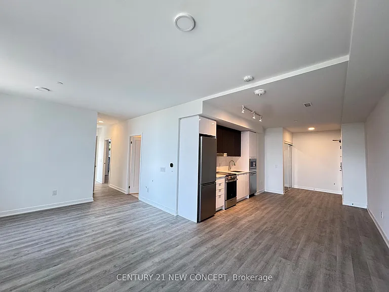 5105 Hurontario St #412 — Photo 7