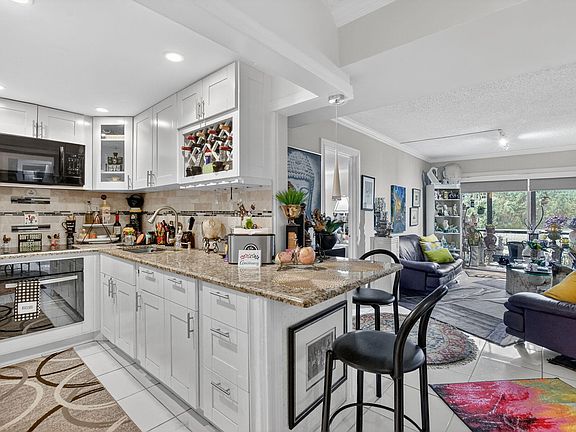 4th image of 450 NW 20th Street #1140