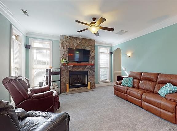 4th image of 1004 Gainsborough Dr
