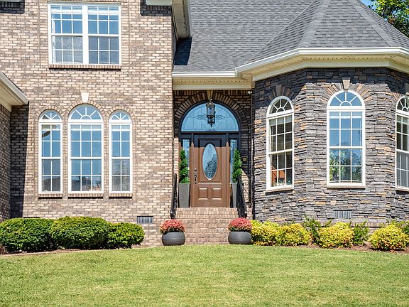 4th image of 825 Burlington Ct