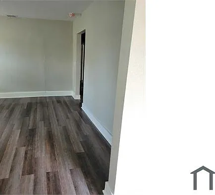 1438 W 15th St — Photo 5
