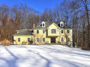 29 Dales Dr, Woodbridge, CT 06525