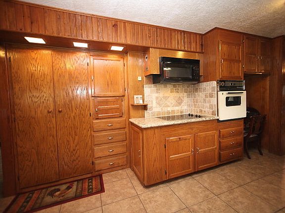 4th image of 13535 Wayside Dr