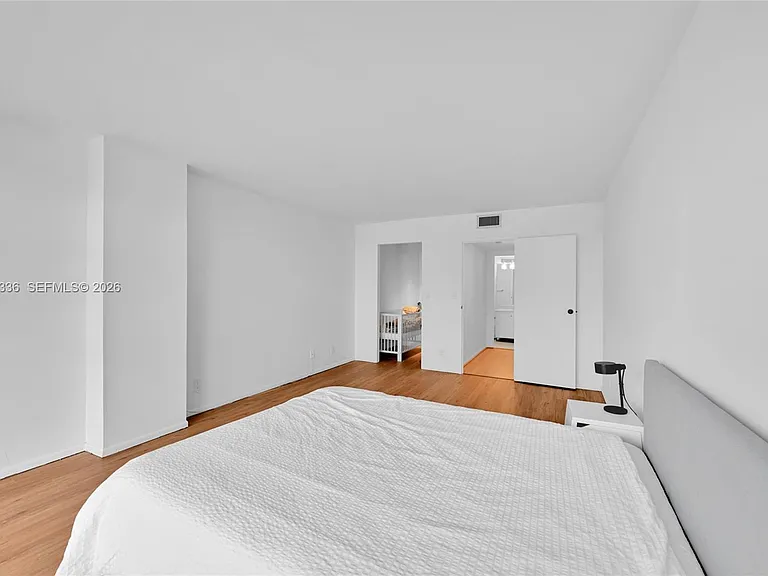 800 Parkview Dr #605 — Photo 21