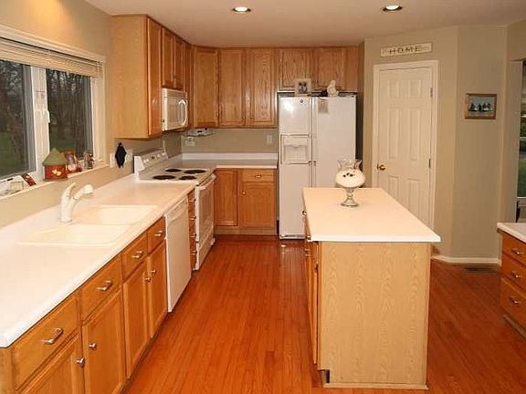 Kitchen - Connected to Family Room