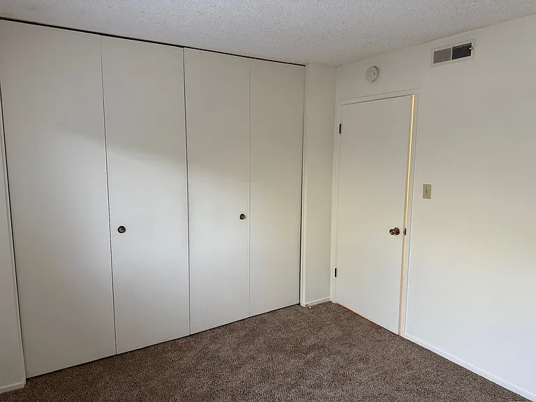 Avenue West Apartments — Photo 36