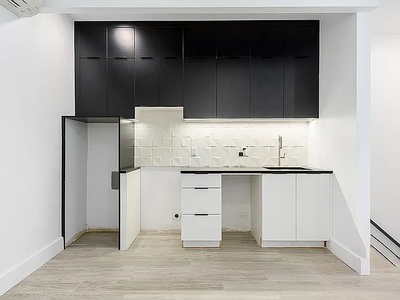 3rd image of 2901 Snyder Ave #2B
