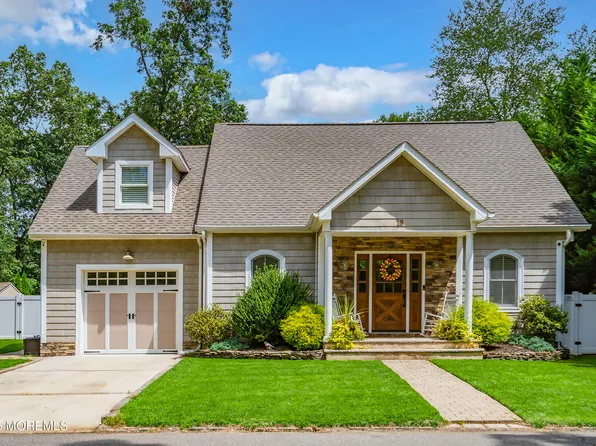 16 Farmingdale Parkway, Farmingdale, NJ 07727